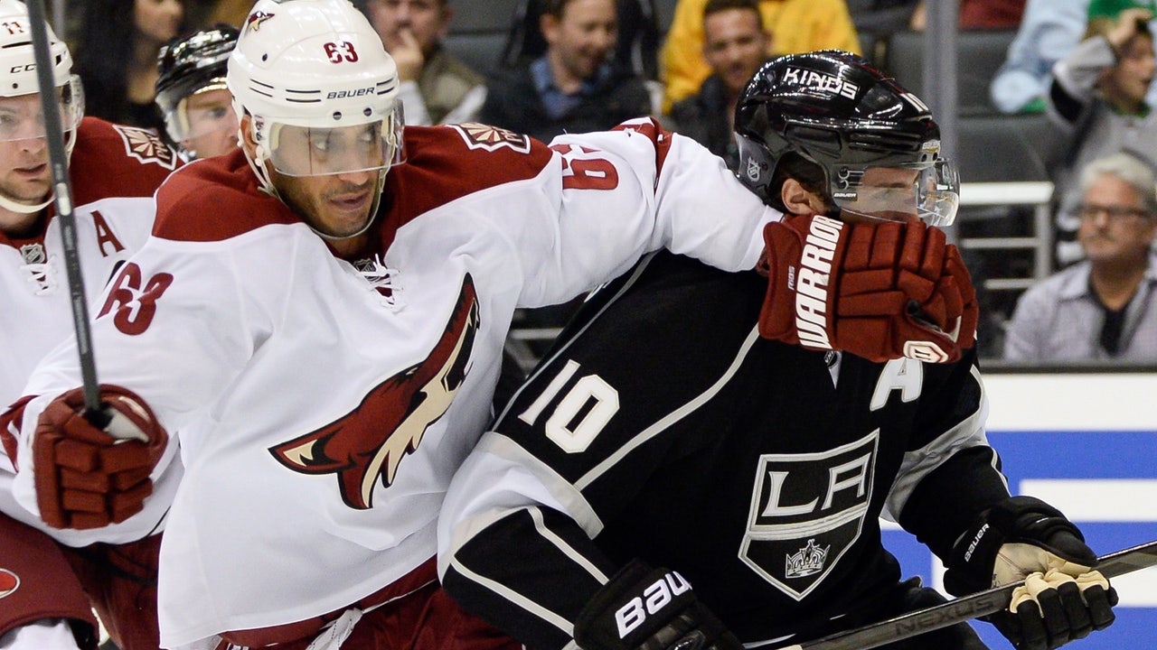 Kings can't hold on against Coyotes, drop third straight